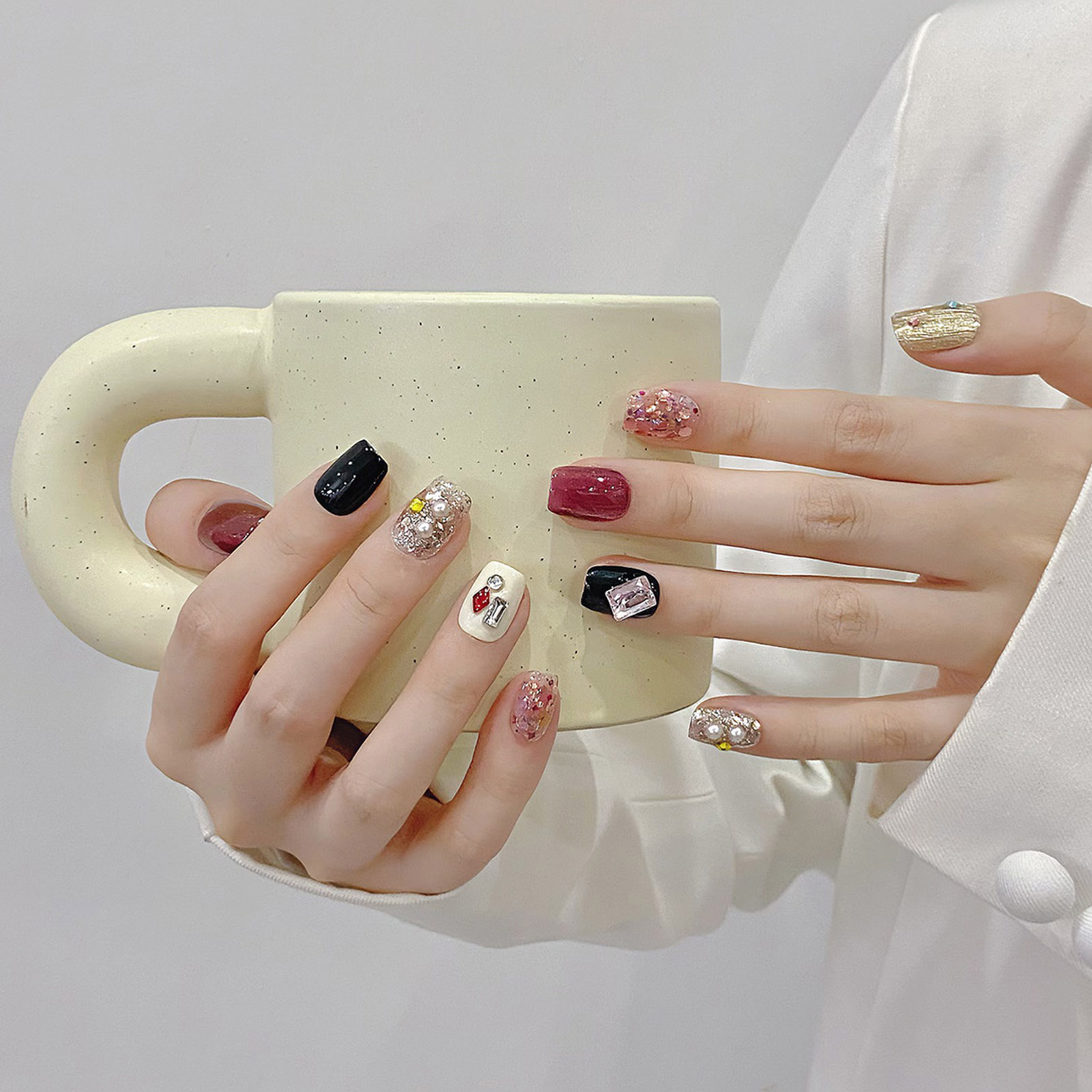 เล็บปลอมสีชมพูแวววาวแบบทำด้วยม - Resin Art And Deco บทวิจารณ์และราคา
